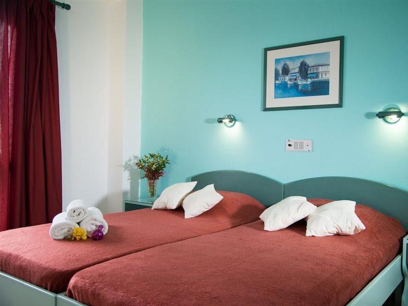Theoni Apartments 말리아 외부 사진