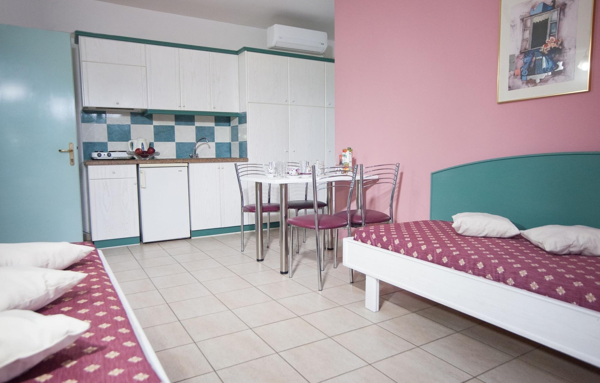Theoni Apartments 말리아 외부 사진