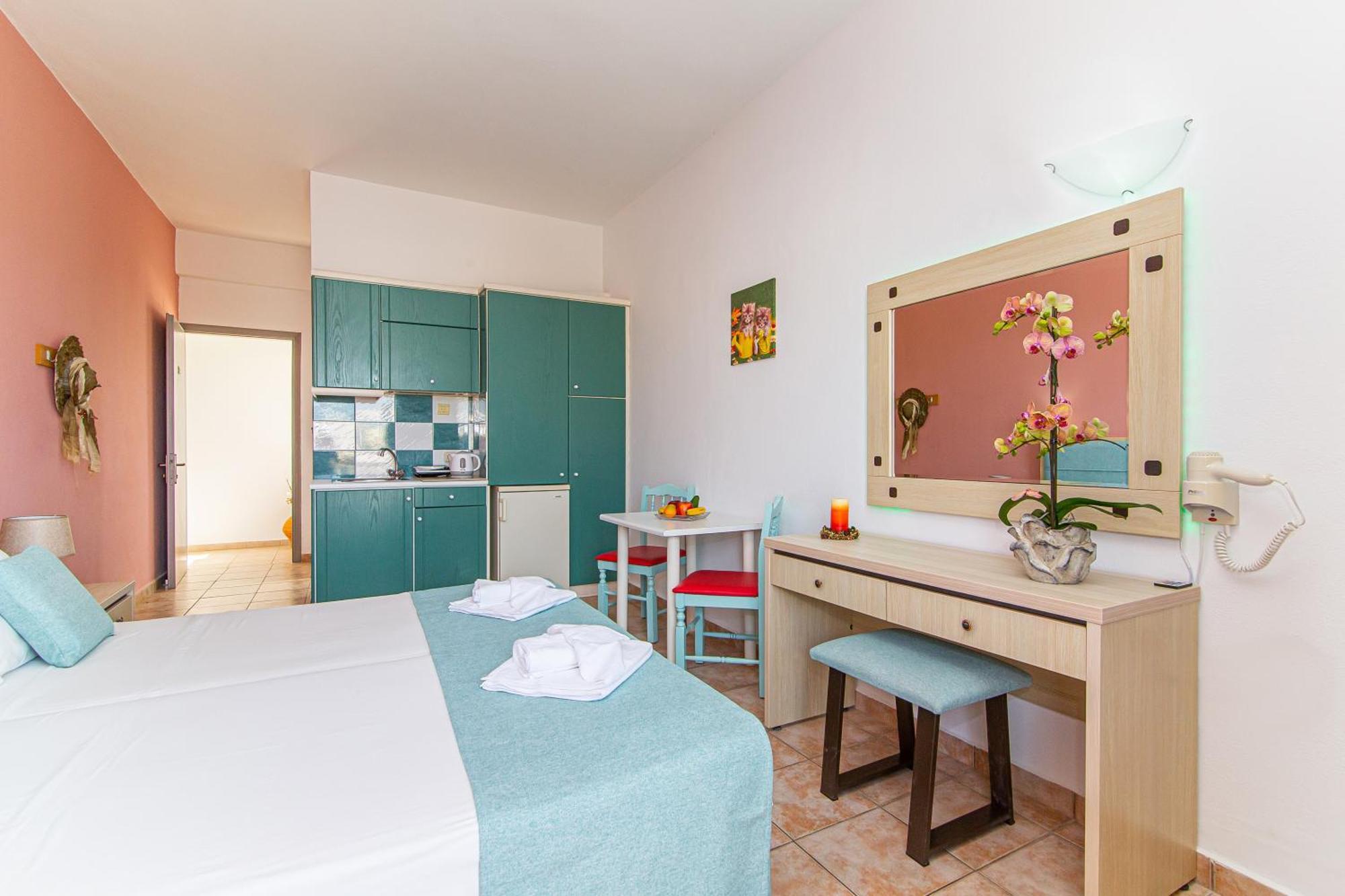 Theoni Apartments 말리아 외부 사진