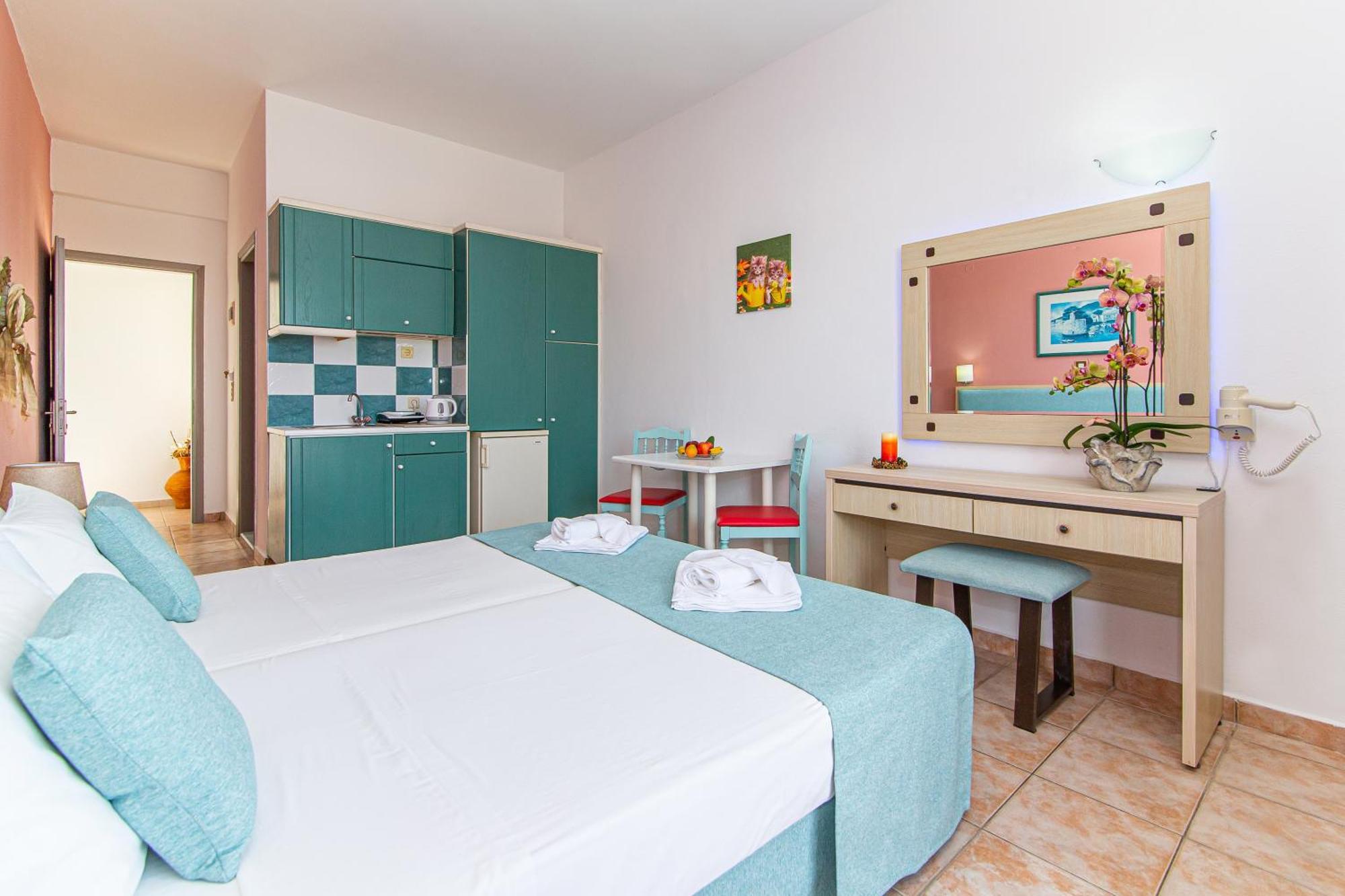 Theoni Apartments 말리아 외부 사진