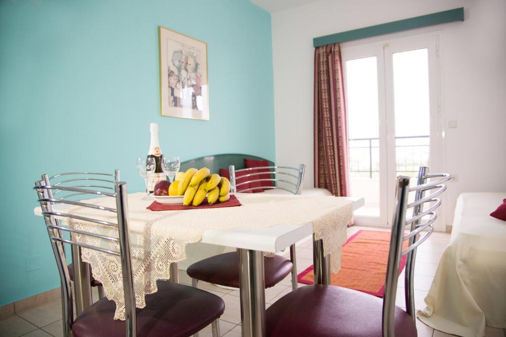 Theoni Apartments 말리아 외부 사진