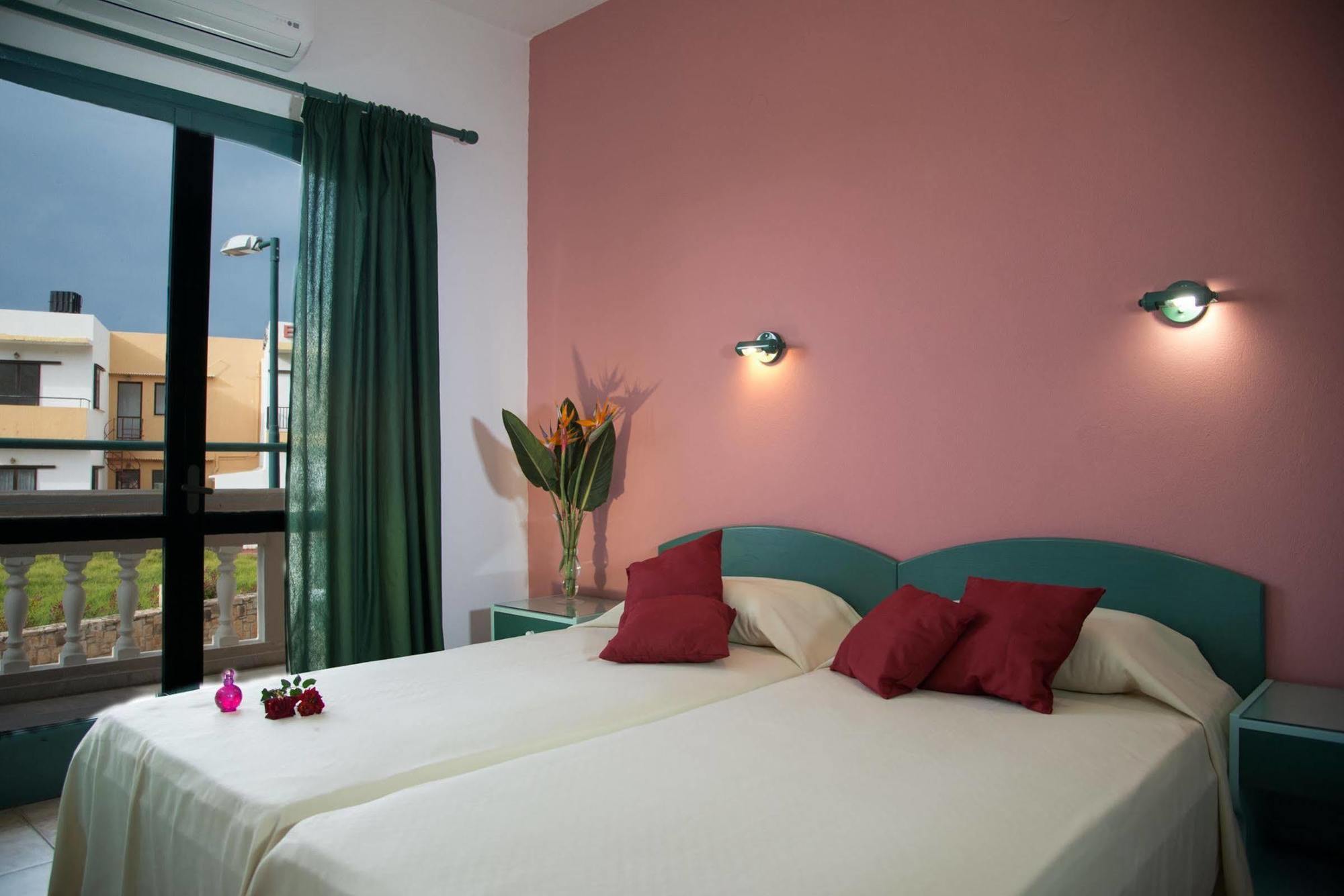 Theoni Apartments 말리아 외부 사진
